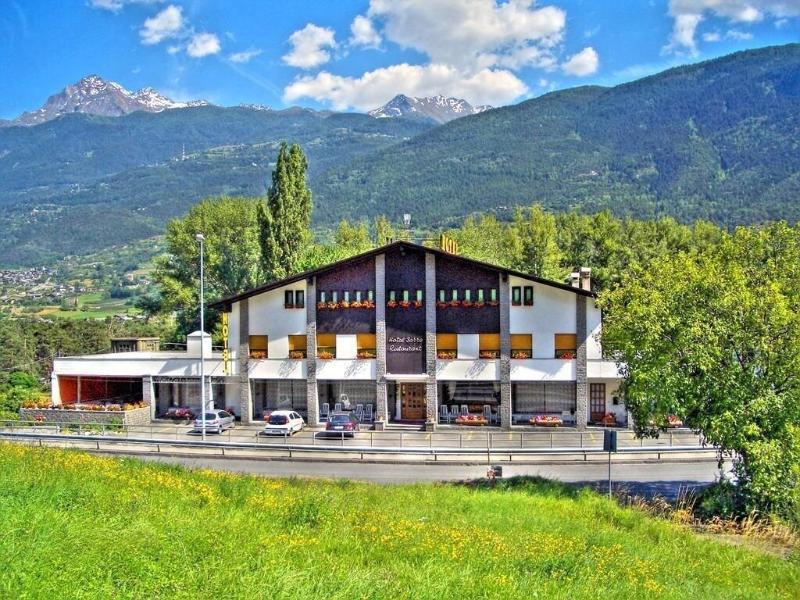 Hotel Sarre Екстериор снимка