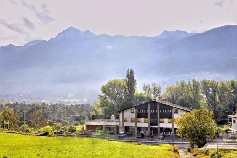 Hotel Sarre Екстериор снимка