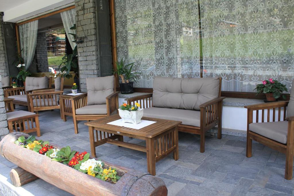 Hotel Sarre Екстериор снимка