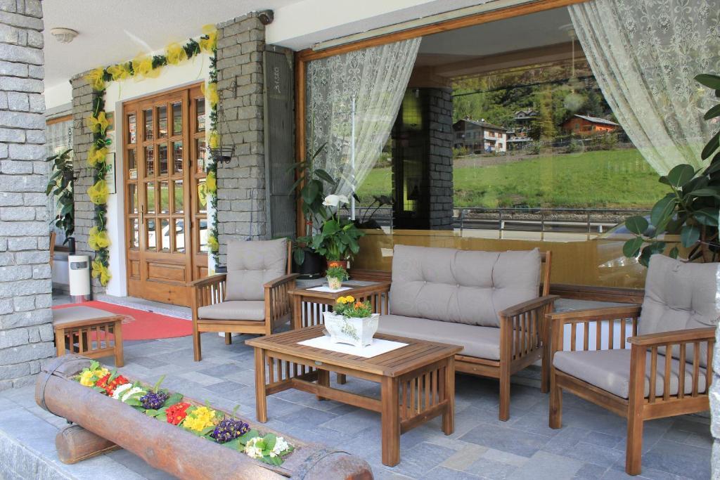 Hotel Sarre Екстериор снимка