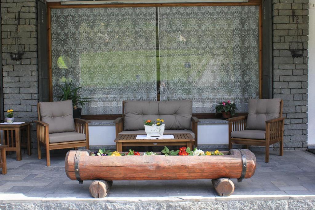 Hotel Sarre Екстериор снимка