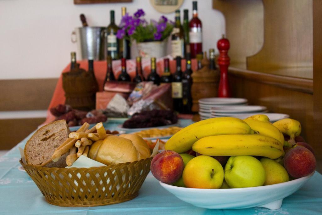Hotel Sarre Екстериор снимка