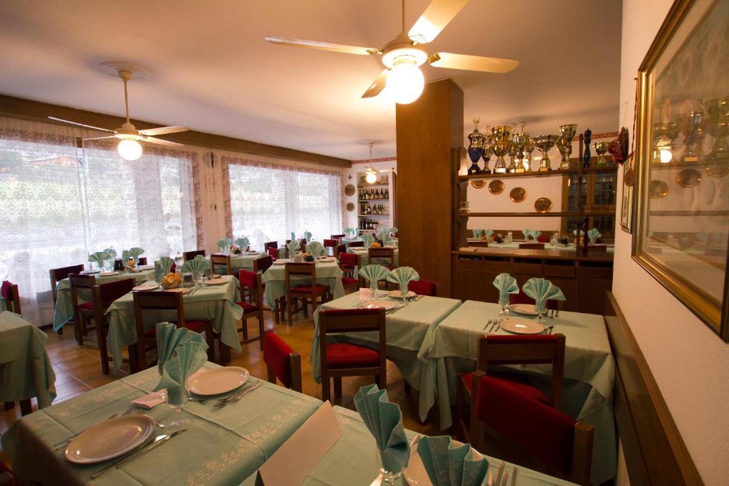 Hotel Sarre Екстериор снимка